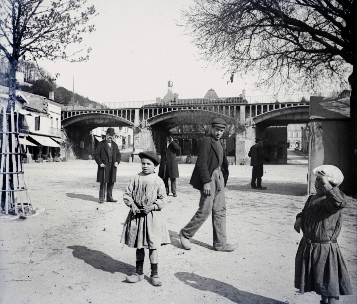Place de Lormont, s.d. début XXe siècle © Archives de Bordeaux Métropole, BXM 30 Fi 46